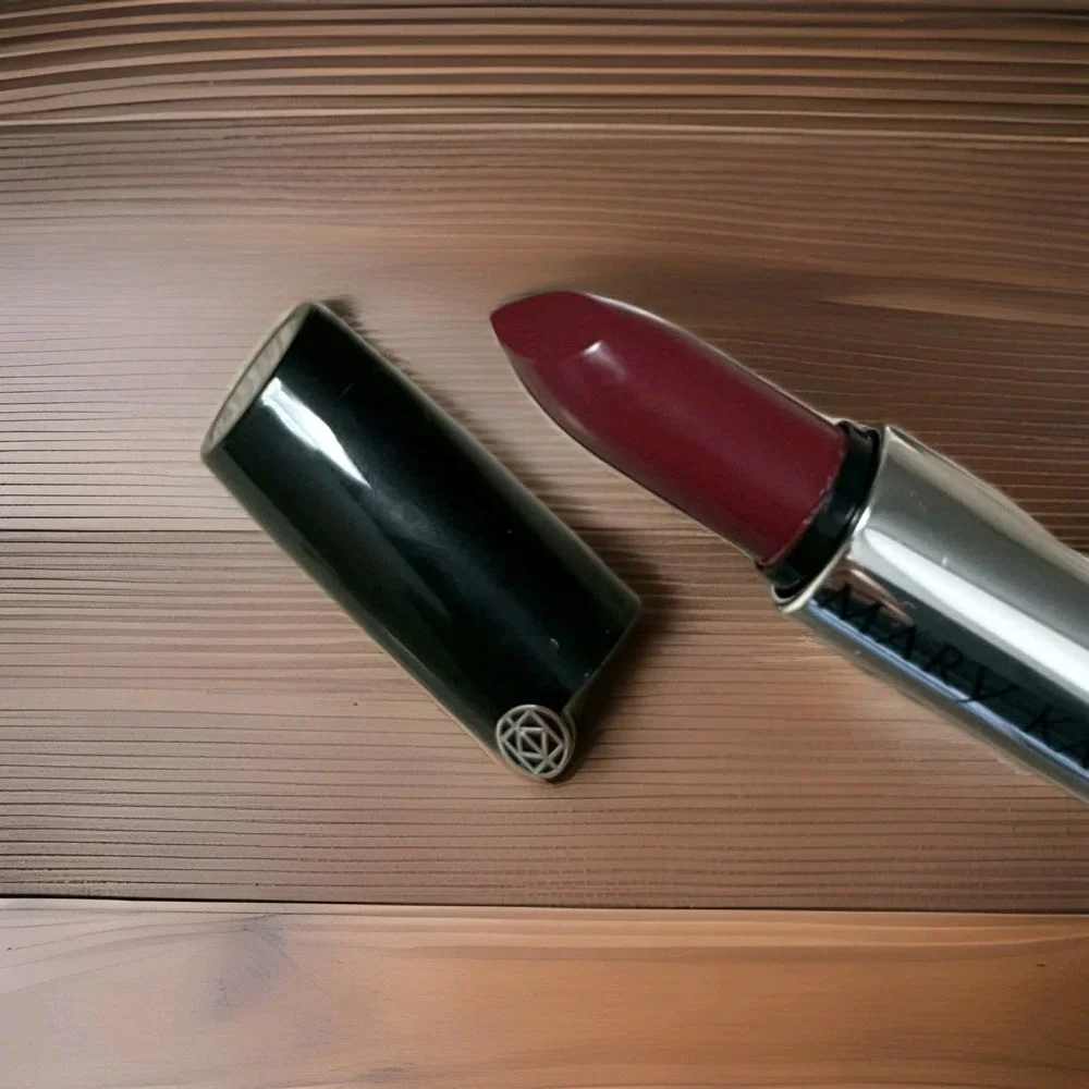 New In Box Mary Kay Gel Semi-Matte Lipstick Berry Famous Full Size